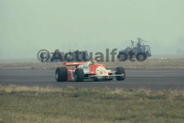 Sfida F1 contro aereo F104