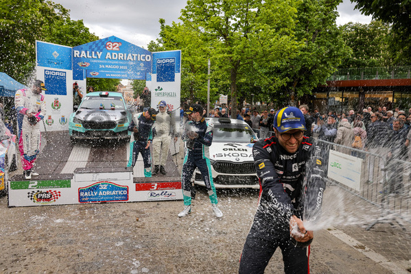 Rally Adriatico 2025
Cingoli MC 3 4 Maggio 2025
Campionato Italiano Rally Terra Rally Adriatico 2025
Cingoli MC 3 4 Maggio 2025
Campionato Italiano Rally Terra