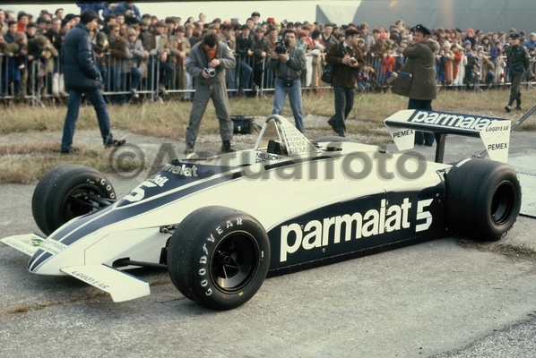 Sfida F1 contro aereo F104