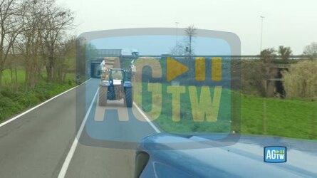 Roma sul trattore di chi protesta &laquo;Mio figlio ha rinunciato a portare avanti la mia attivit&agrave;&raquo;