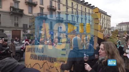 Milano Cortina in cinquemila in piazza contro le Olimpiadi &laquo;Un enorme danno ambientale&raquo;