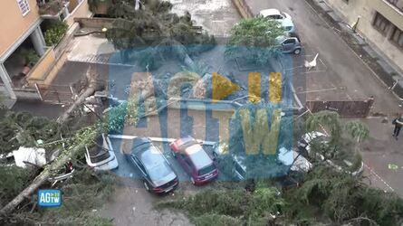 Roma tornado in via dei Prati Fiscali macchine distrutte e tetti scoperchiati. Il testimone &laquo;Ho pensato di morire&raquo;