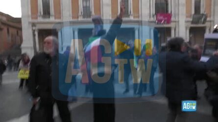 Iran presidio in Campidoglio contro la repressione allontanato sostenitore dello Shah