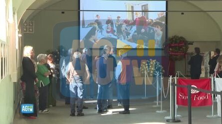 Secondo giorno di camera ardente di Carlo Petrini