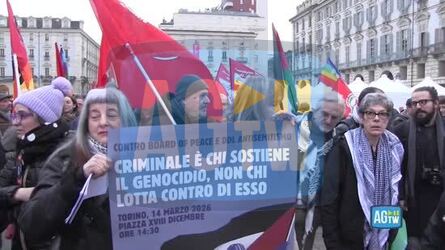 Iran il presidio a Torino &laquo;Non esiste nella Storia un cambio di regime attraverso i bombardamenti&raquo;