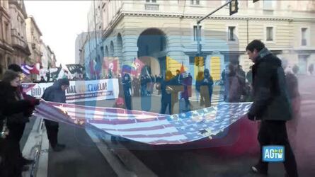 Bologna bandiera Usa in fiamme al corteo pro Pal e Venezuela