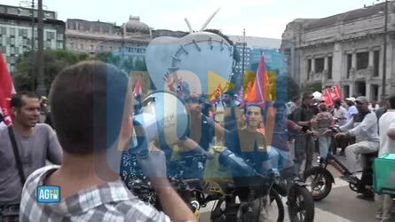 Milano i rider incrociano le bici &laquo;Senza retribuzioni nelle ore di stop per il caldo&raquo;
