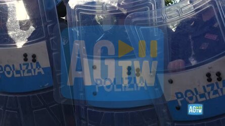 Napoli tensione al corteo contro la remigrazione manifestanti respinti dalla polizia