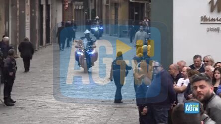 Funerali Domenico l arrivo di Meloni in Duomo a Nola