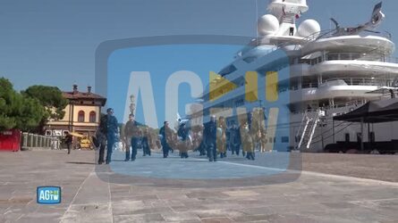 Venezia il mega yacht dell ambasciatore Fertitta ormeggiato in laguna attesa per le manifestazioni del pomeriggio