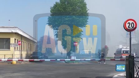 Milano incendio alla ricicleria Amsa di via Olgettina