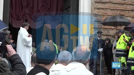 Funerali Zanardi l uscita del feretro e il saluto della folla