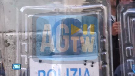 Roma presidio Sumud Flotilla contestati parlamentari vernice rossa sulla polizia