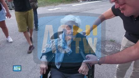 Carmen 90 anni sfila contro il raduno dei neonazisti &laquo;Sono solo degli sciocchi&raquo;