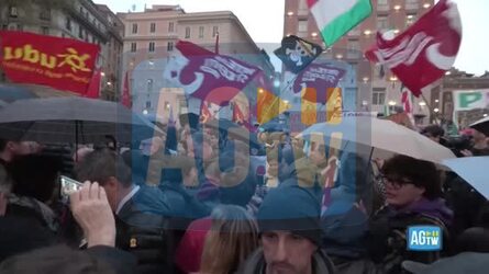 Referendum festa del No a Roma tra cori bandiere e musica