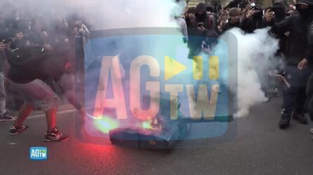 Torino idrante sugli studenti in corteo per lo sciopero studentesco.