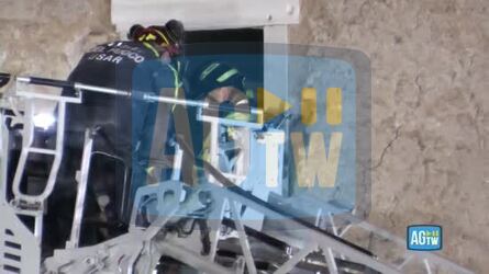 Crollo torre estratto operaio dalle macerie