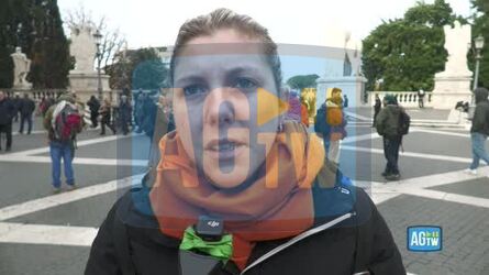 Roma manifestanti fuori dal Campidoglio per dire no alla speculazione edilizia 