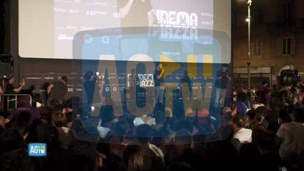 Elezioni Roma Carocci si commuove dal palco del Cinema in Piazza &laquo;Ho paura chiedo aiuto alla citt&agrave;&raquo;