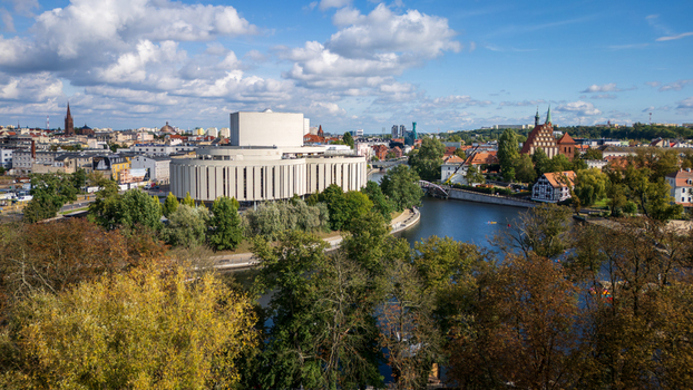 Aerial view of the Opera Nova s cylindrical form contrasting against the winding river Brda and the old town s spires Bydgoszcz Województwo kujawsko pomorskie Poland. Aerial view of the Opera Nova s cylindrical form contrasting against the winding river Brda and the old town s spires Bydgoszcz Województwo kujawsko pomorskie Poland.