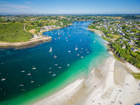 FRANCE. BRITTANY. FINISTERE 29 AERIAL VIEW OF BENIGUET BEACH AND ST PABU ABER BENOIT