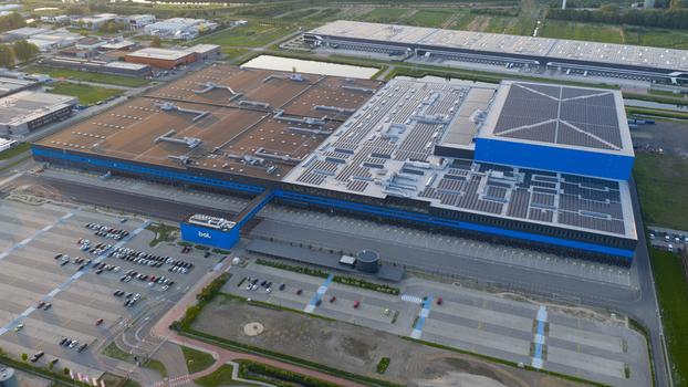 Waalwijk Netherlands 09 May 2026 Aerial view of the Bol.com distribution center with large blue facades extensive rooftop solar panels and a surrounding parking area in an industrial zone. Waalwijk Netherlands 09 May 2026 Aerial view of the Bol.com distribution center with large blue facades extensive rooftop solar panels and a surrounding parking area in an industrial zone.