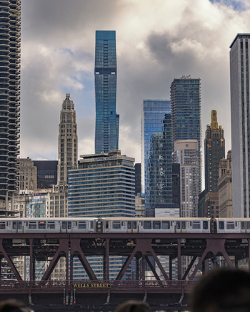 Chicago United States 15 September 2025 View of the St. Regis Chicago skyscraper and the Wells Street Bridge with an elevated train passing over the Chicago River.