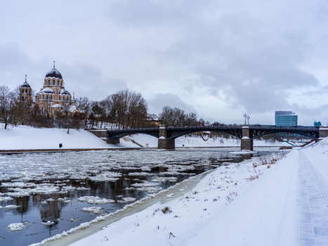 View of the Cathedral of the Theotokos overlooking the snow covered banks of the Neris River with ice floes and a bridge in Vilnius Vilnius County Lithuania. View of the Cathedral of the Theotokos overlooking the snow covered banks of the Neris River with ice floes and a bridge in Vilnius Vilnius County Lithuania.