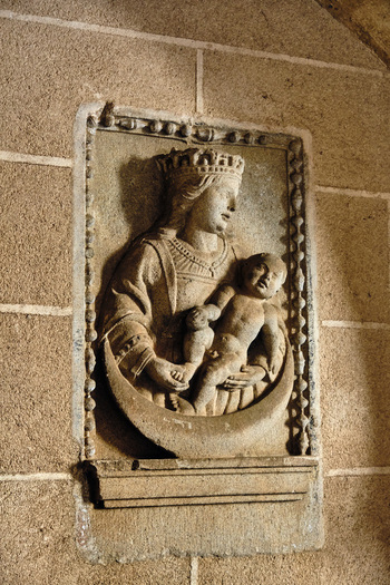 Plasencia Spain 03 December 2025 View of the stone relief of the Virgin Mary and Child on a wall inside the Catedral Nueva de Plasencia. Plasencia Spain 03 December 2025 View of the stone relief of the Virgin Mary and Child on a wall inside the Catedral Nueva de Plasencia.