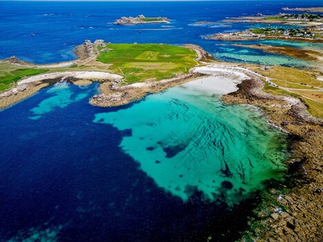 FRANCE. FINISTERE 29 AERIAL VIEW OF THE SAINT LAURENT PENINSULA AND THE COAST AT PORSPODER