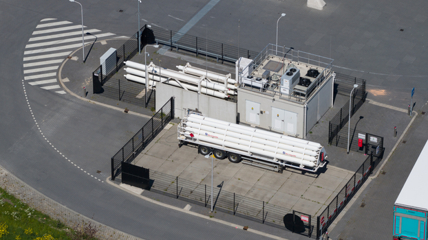Utrecht Netherlands 29 April 2026 Hydrogen and LNG refueling station for sustainable fuels alternative energy and cleaner transport infrastructure for road freight fleets and low emission mobility. Utrecht Netherlands 29 April 2026 Hydrogen and LNG refueling station for sustainable fuels alternative energy and cleaner transport infrastructure for road freight fleets and low emission mobility.