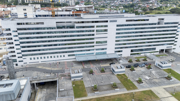 Ourense Spain 30 April 2026 Aerial view of Complexo Hospitalario Universitario de Ourense CHUO with its modern glass facade and entrance area. Ourense Spain 30 April 2026 Aerial view of Complexo Hospitalario Universitario de Ourense CHUO with its modern glass facade and entrance area.