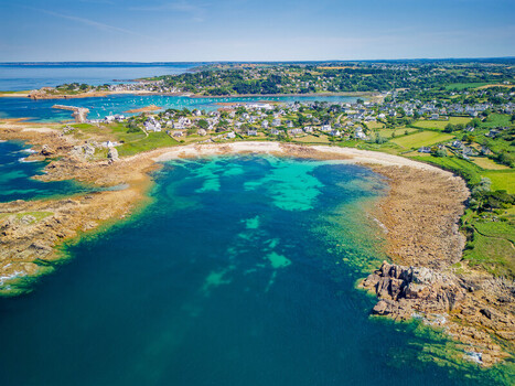 FRANCE. BRITTANY. FINISTERE 29 AERIAL VIEW OF PORT BLANC BEACH LE DIBEN