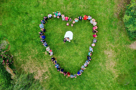 Wiesenthau Germany 02 May 2026 Aerial view of a bride and groom surrounded by wedding guests forming a heart shape on a green lawn at Schloss Wiesenthau. Wiesenthau Germany 02 May 2026 Aerial view of a bride and groom surrounded by wedding guests forming a heart shape on a green lawn at Schloss Wiesenthau.