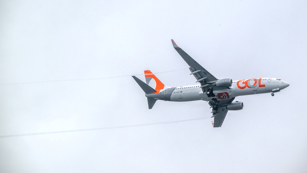 Rio de Janeiro Brazil 20 May 2026 View of a GOL Airlines Boeing 737 airplane flying through an overcast sky. Rio de Janeiro Brazil 20 May 2026 View of a GOL Airlines Boeing 737 airplane flying through an overcast sky.