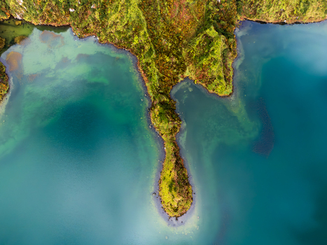 Agua de Alto Portugal 12 May 2025 Aerial view of a narrow green peninsula jutting into the turquoise waters of a volcanic crater lake surrounded by lush vegetation. Agua de Alto Portugal 12 May 2025 Aerial view of a narrow green peninsula jutting into the turquoise waters of a volcanic crater lake surrounded by lush vegetation.