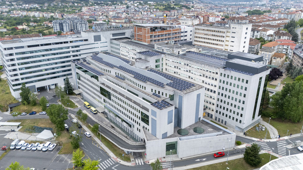 Ourense Spain 30 April 2026 Aerial view of Complexo Hospitalario Universitario de Ourense CHUO with solar panels on rooftops and the city skyline in the background. Ourense Spain 30 April 2026 Aerial view of Complexo Hospitalario Universitario de Ourense CHUO with solar panels on rooftops and the city skyline in the background.