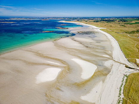 FRANCE. BRITTANY. FINISTERE 29 AERIAL VIEW OF PLAGE DES TROIS MOUTONS TROIS MOUTONS BEACH PORTSALL LAMPAUL PLOUDALMEZEAU