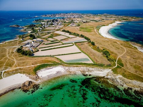 FRANCE. BRITTANY. FINISTERE 29 AERIAL VIEW OF THE ISLAND OF BATZ