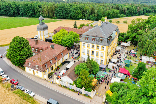 Eggolsheim Germany 09 May 2026 Aerial view of Schloss Jagersburg with a large crowd of people gathered for an outdoor event among historic buildings and green fields. Eggolsheim Germany 09 May 2026 Aerial view of Schloss Jagersburg with a large crowd of people gathered for an outdoor event among historic buildings and green fields.