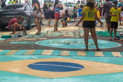 Rio de Janeiro Brazil 13 June 2026 View of people painting the Brazilian flag on the street pavement with green and yellow decorations during the World Cup 2026 celebrations.