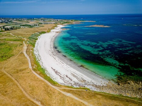 FRANCE. BRITTANY. FINISTERE 29 ILE DE BATZ BATZ ISLAND. AERIAL VIEW OF PLAGE DE LA GREVE BLANCHE LA GREVE BLANCHE BEACH