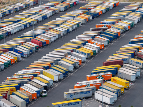 Grunheide Mark Germany 07 September 2026 Aerial view of Trailer Yard North featuring rows of parked semi trailers and logistics containers in a large industrial facility. Grunheide Mark Germany 07 September 2026 Aerial view of Trailer Yard North featuring rows of parked semi trailers and logistics containers in a large industrial facility.
