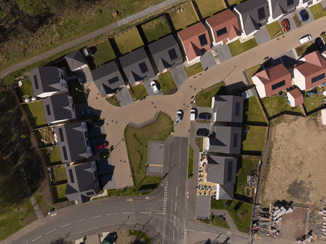 Linlithgow United Kingdom 29 April 2026 Aerial view of a modern residential housing estate featuring rooftops with solar panels paved streets and parked cars. Linlithgow United Kingdom 29 April 2026 Aerial view of a modern residential housing estate featuring rooftops with solar panels paved streets and parked cars.