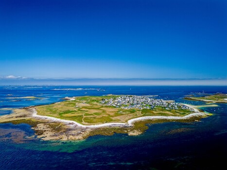 FRANCE. BRITTANY. FINISTERE 29 AERIAL VIEW OF THE ISLAND OF MOLENE ARMORIQUE REGIONAL NATURE PARK