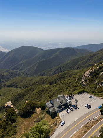 Crestline United States 07 April 2026 Aerial view of Hortencia s at the Cliffhanger restaurant perched on a mountain ridge overlooking lush green valleys and hazy hills. Crestline United States 07 April 2026 Aerial view of Hortencia s at the Cliffhanger restaurant perched on a mountain ridge overlooking lush green valleys and hazy hills.