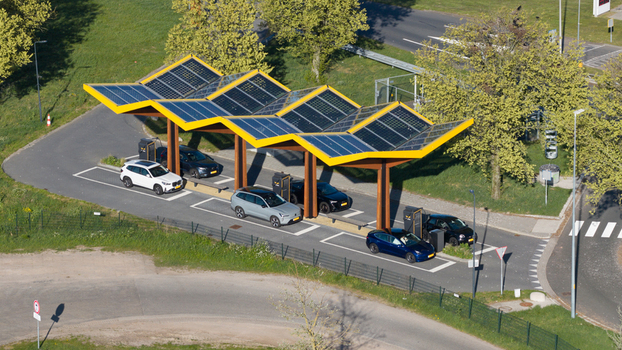 Zwolle Netherlands 23 April 2026 Aerial view of Fastned Charging Station with solar panels on the roof and electric cars parked underneath surrounded by green trees. Zwolle Netherlands 23 April 2026 Aerial view of Fastned Charging Station with solar panels on the roof and electric cars parked underneath surrounded by green trees.