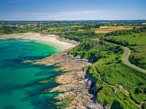 FRANCE. BRITTANY. FINISTERE 29 AERIAL VIEW OF THE COAST AND THE MOULIN DE LA RIVE BEACH LOCQUIREC