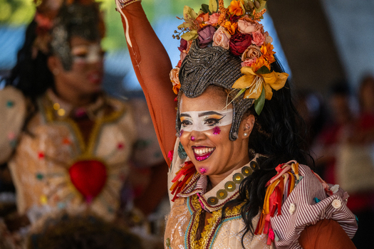 Rio de Janeiro Brazil 20 June 2026 View of a smiling woman wearing a colorful floral headpiece and traditional costume during the Festa Junina celebration. Rio de Janeiro Brazil 20 June 2026 View of a smiling woman wearing a colorful floral headpiece and traditional costume during the Festa Junina celebration.