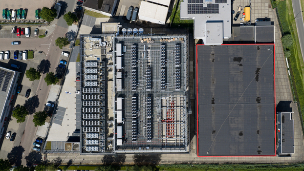 Aerial view of the Switch Datacenters AMS4 facility featuring complex rooftop cooling units and HVAC systems in Diemen Noord Holland Netherlands. Aerial view of the Switch Datacenters AMS4 facility featuring complex rooftop cooling units and HVAC systems in Diemen Noord Holland Netherlands.